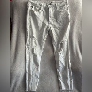 KanCan Distressed Jeans